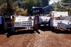 Moradores de Vargem da Lua fecham estrada em protesto contra a Vale